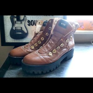 Steve Madden lovingly used boots